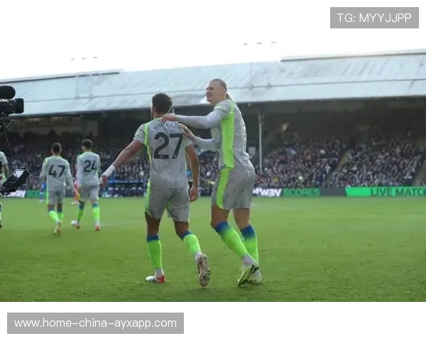 曼城前场逼抢形成机会